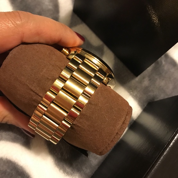 Michael Kors Bradshaw Gold -Tone Watch Gold - Picture 4 of 7